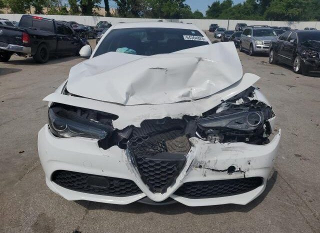 
								2022 Alfa romeo Giulia full									