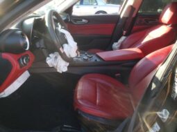 
										2017 Alfa romeo Giulia full									