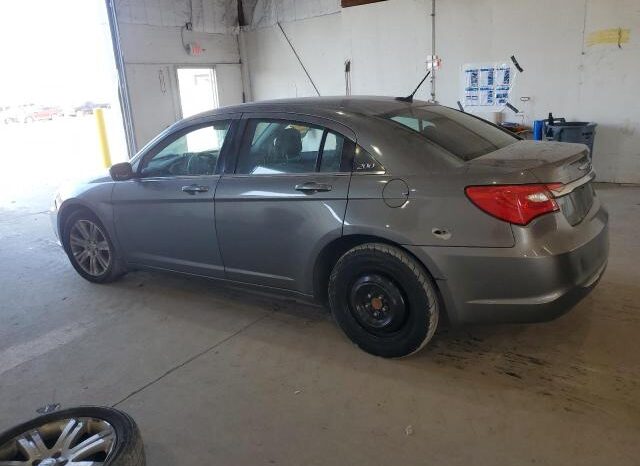 
								2013 Chrysler 200 lx full									