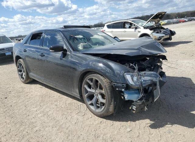 
								2023 Chrysler 300 full									
