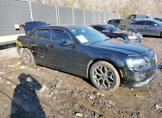 
								2017 Chrysler 300 full									