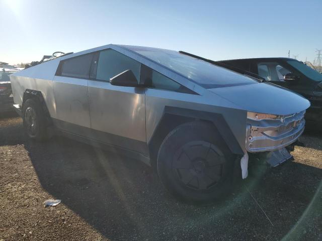 TESLA CYBERTRUCK