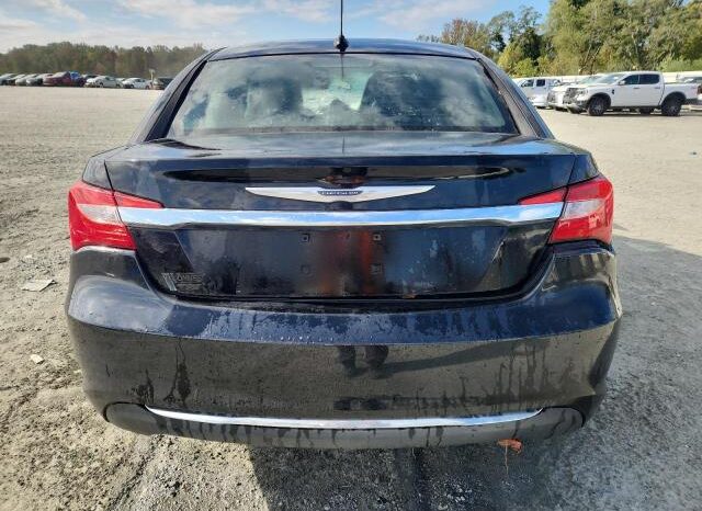 
								2013 Chrysler 200 tourin full									