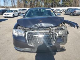 
										2019 Chrysler 300 full									