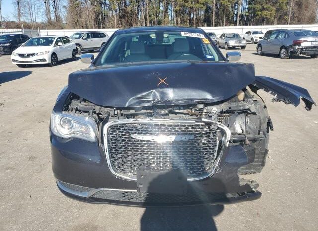 
								2019 Chrysler 300 full									