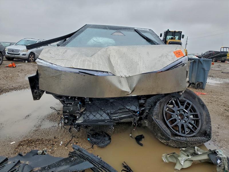 TESLA CYBERTRUCK