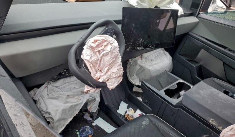 
								TESLA CYBERTRUCK full									