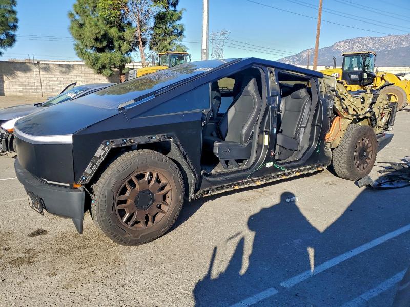 TESLA CYBERTRUCK