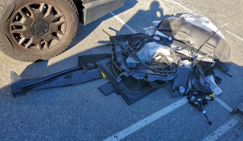 
								TESLA CYBERTRUCK full									