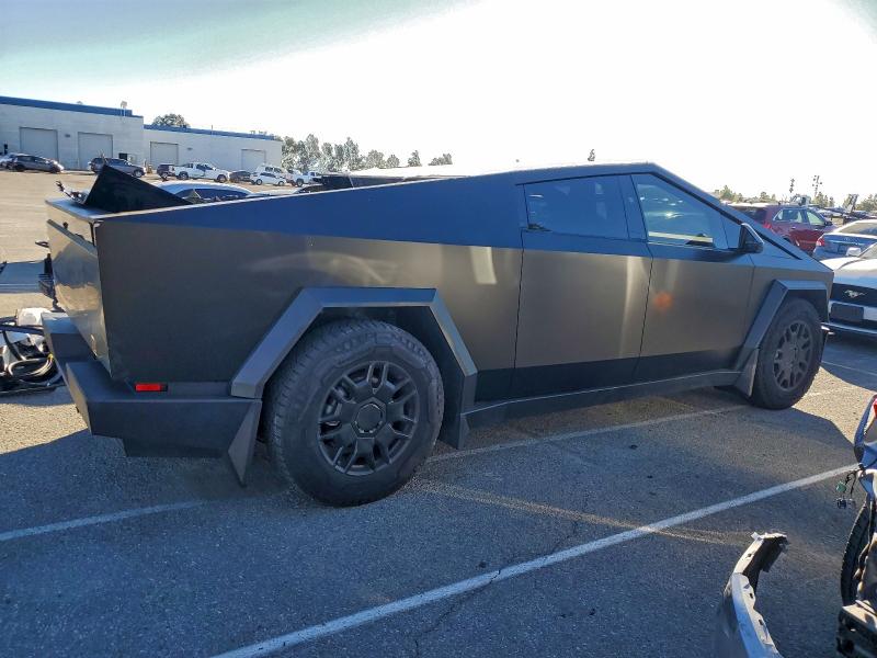 TESLA CYBERTRUCK