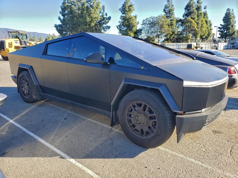 TESLA CYBERTRUCK