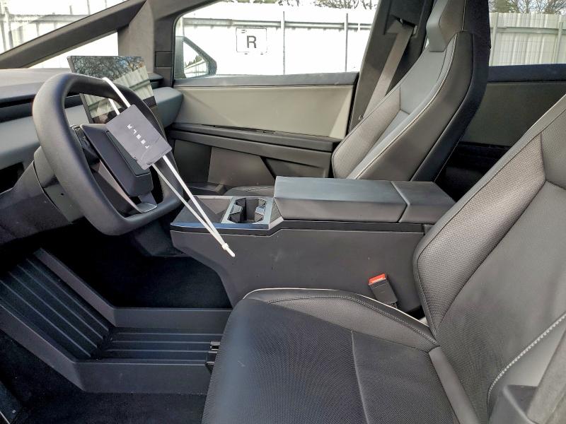 TESLA CYBERTRUCK