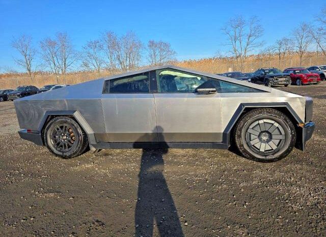 
								TESLA CYBERTRUCK full									