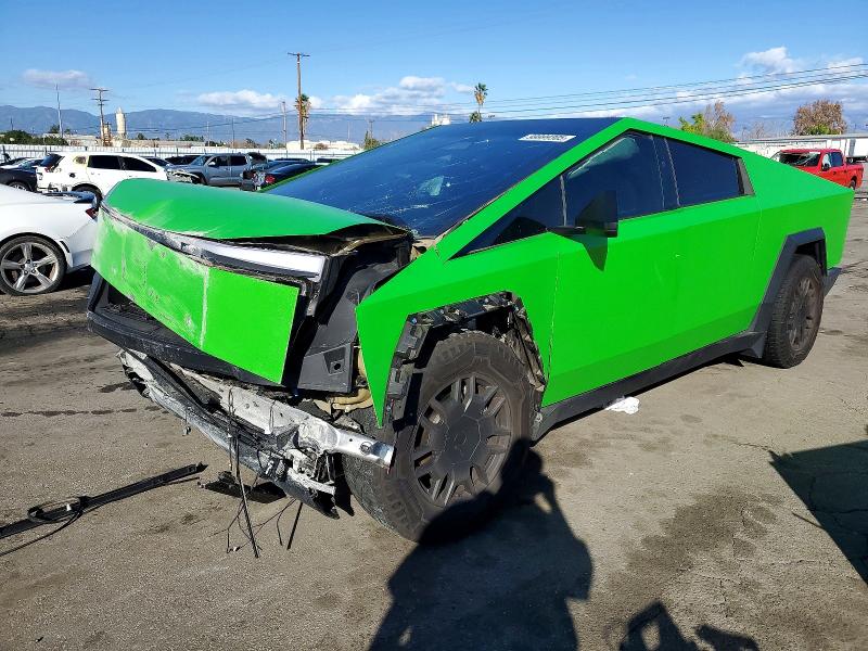 TESLA CYBERTRUCK