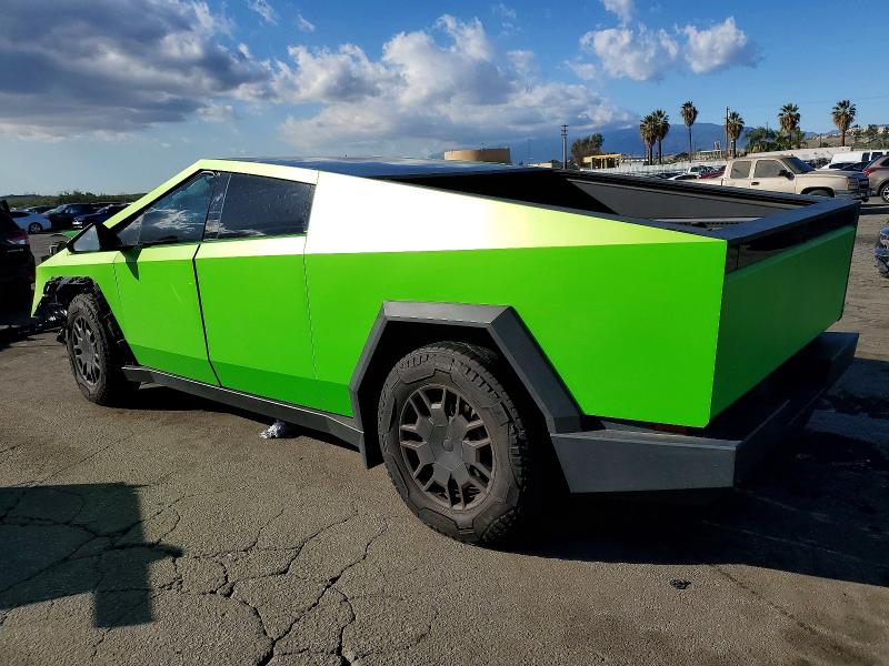 TESLA CYBERTRUCK