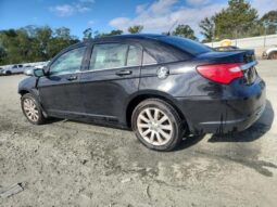 
										2013 Chrysler 200 tourin full									