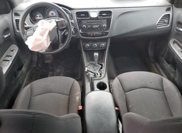 
								2013 Chrysler 200 lx full									