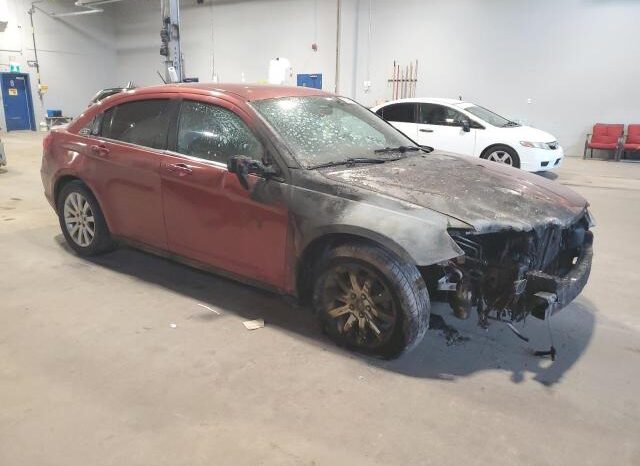 
								2013 Chrysler 200 tourin full									