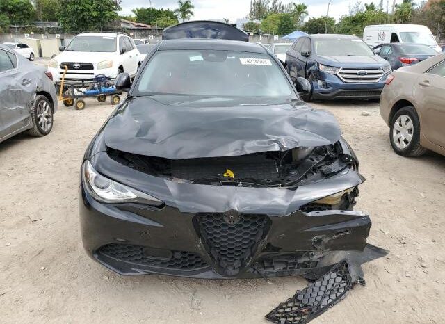 
								2021 Alfa romeo Giulia full									