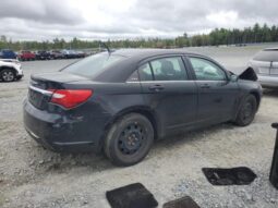 
										2013 Chrysler 200 lx full									