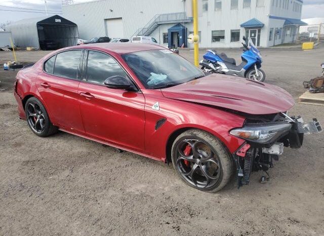 
								2022 Alfa romeo Giulia qua full									