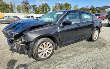 2013 Chrysler 200 tourin