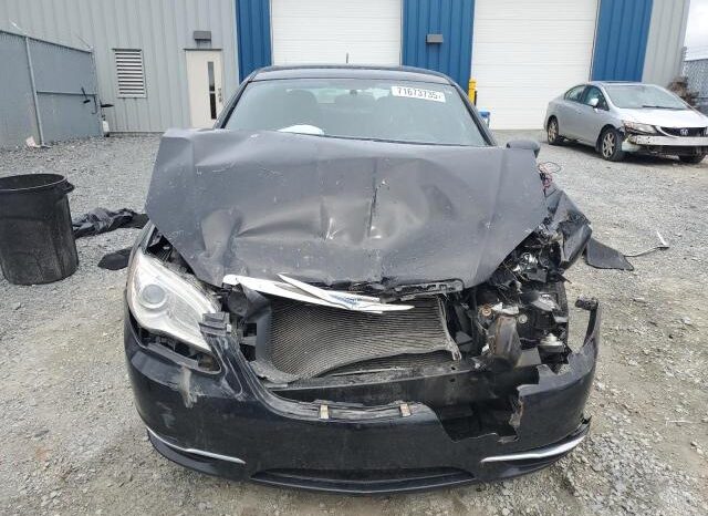 
								2013 Chrysler 200 lx full									