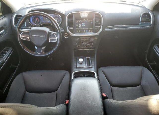 
								2018 Chrysler 300 full									