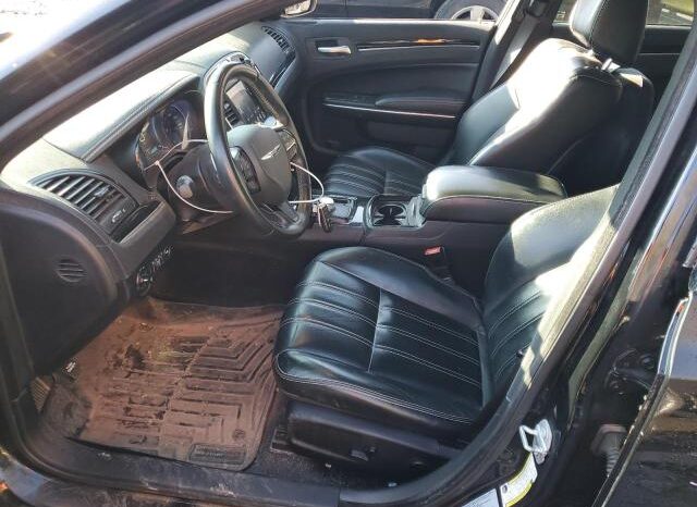 
								2017 Chrysler 300 full									