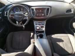 
										2015 Chrysler 200 lx full									