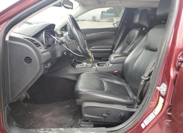 
								2017 Chrysler 300 full									