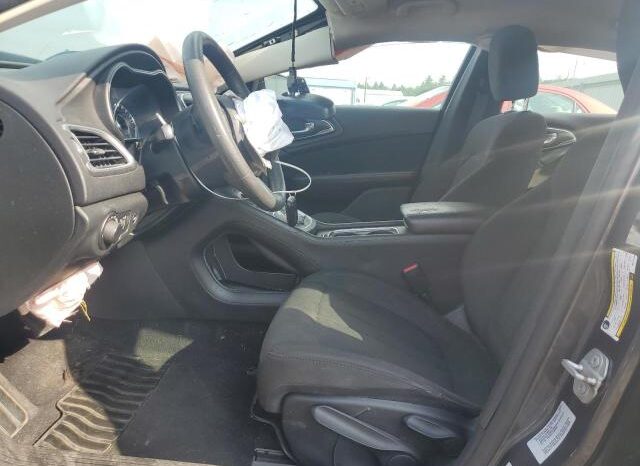 
								2016 Chrysler 200 lx full									
