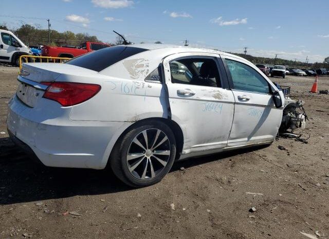 
								2013 Chrysler 200 tourin full									