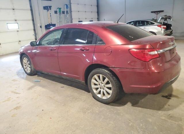 
								2013 Chrysler 200 tourin full									
