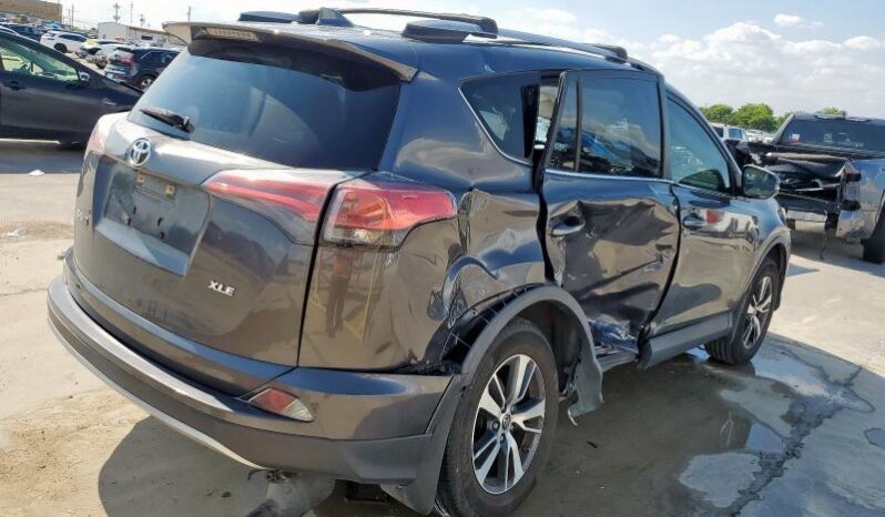 
								2018 Toyota Rav4 full									