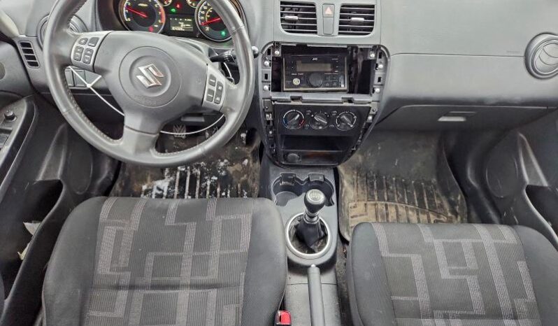 
								2010 Suzuki Sx4 full									