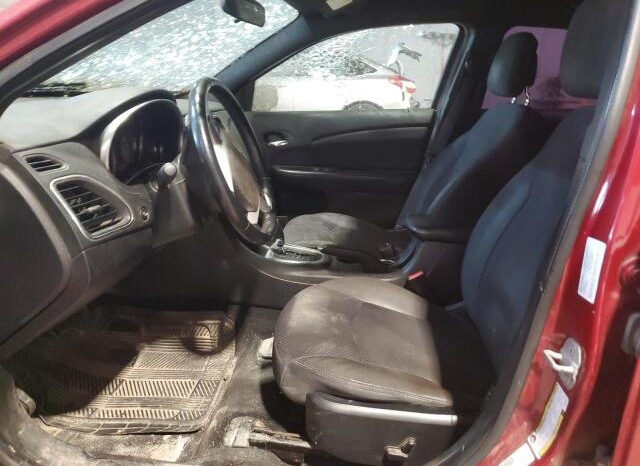 
								2013 Chrysler 200 tourin full									