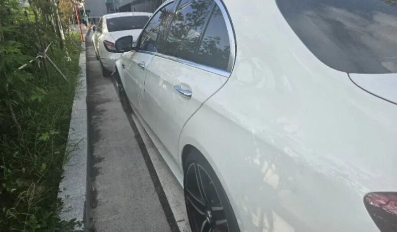 
								MERCEDES BENZ E 63 AMG 4Matik full									