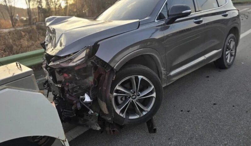 
								HYUNDAI SANTA FE full									