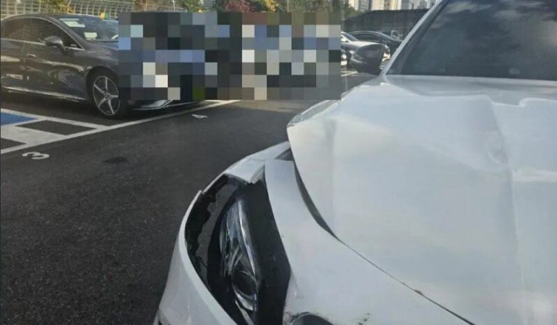 
								MERCEDES BENZ E 63 AMG 4Matik full									