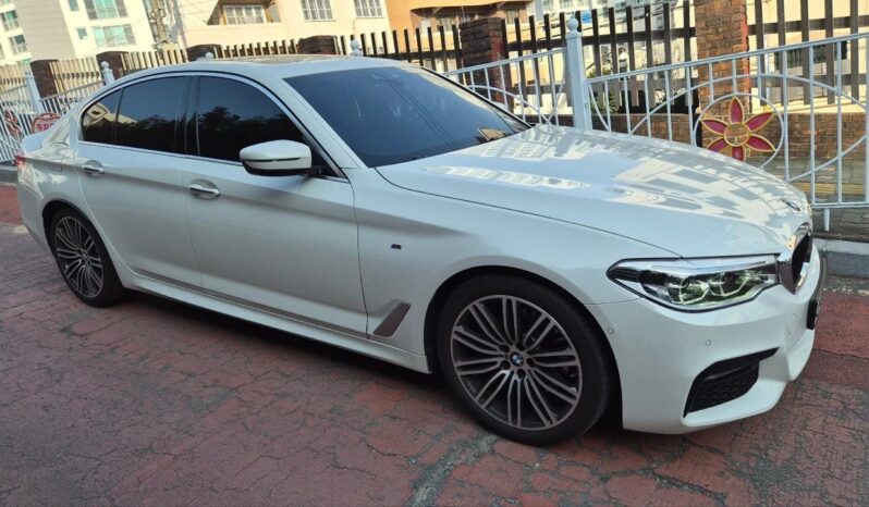 
								BMW 530i M Sport full									