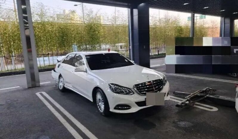 
								MERCEDES E300 4Matic full									