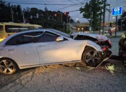 
										MERCEDES BENZ E300 4Matic full									