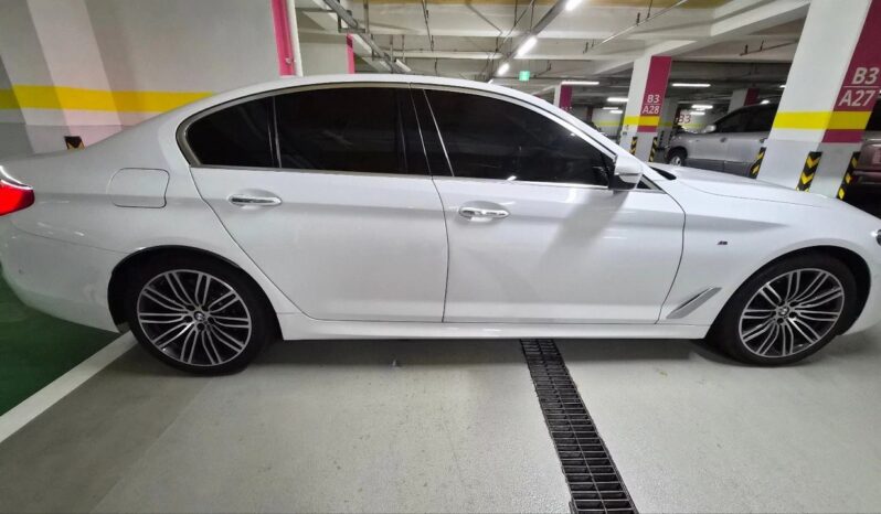 
								BMW 530i M Sport full									