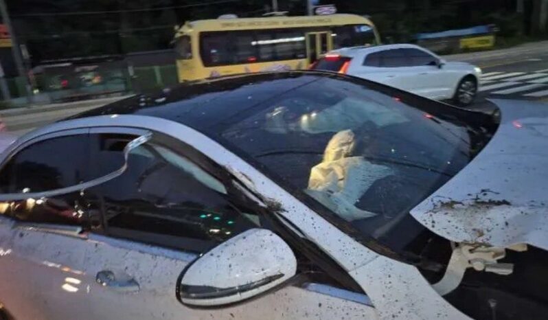 
								MERCEDES BENZ E300 4Matic full									