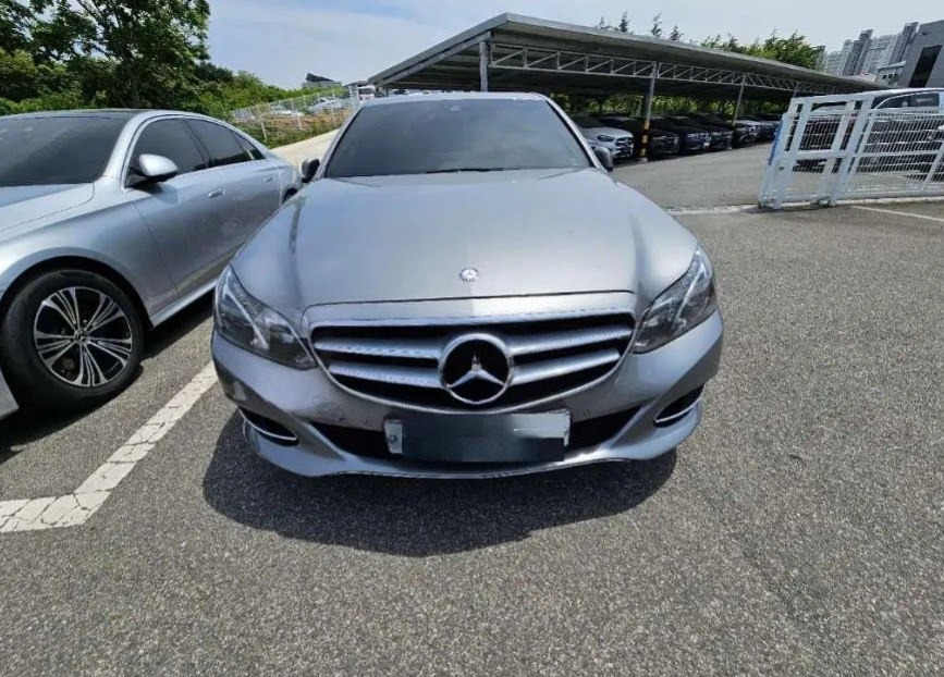 MERCEDES BENZ E220