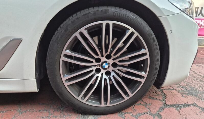 
								BMW 530i M Sport full									