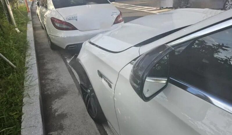 
								MERCEDES BENZ E 63 AMG 4Matik full									
