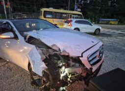 
										MERCEDES BENZ E300 4Matic full									