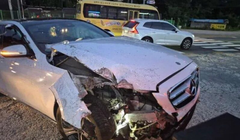 
								MERCEDES BENZ E300 4Matic full									